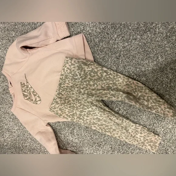 18 Month Nike Set - Picture 4 of 9